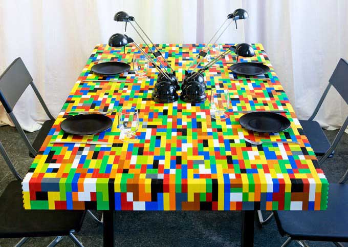 Детали «Лего» можно применять для специального отдельно расположенного стола посередине кухни